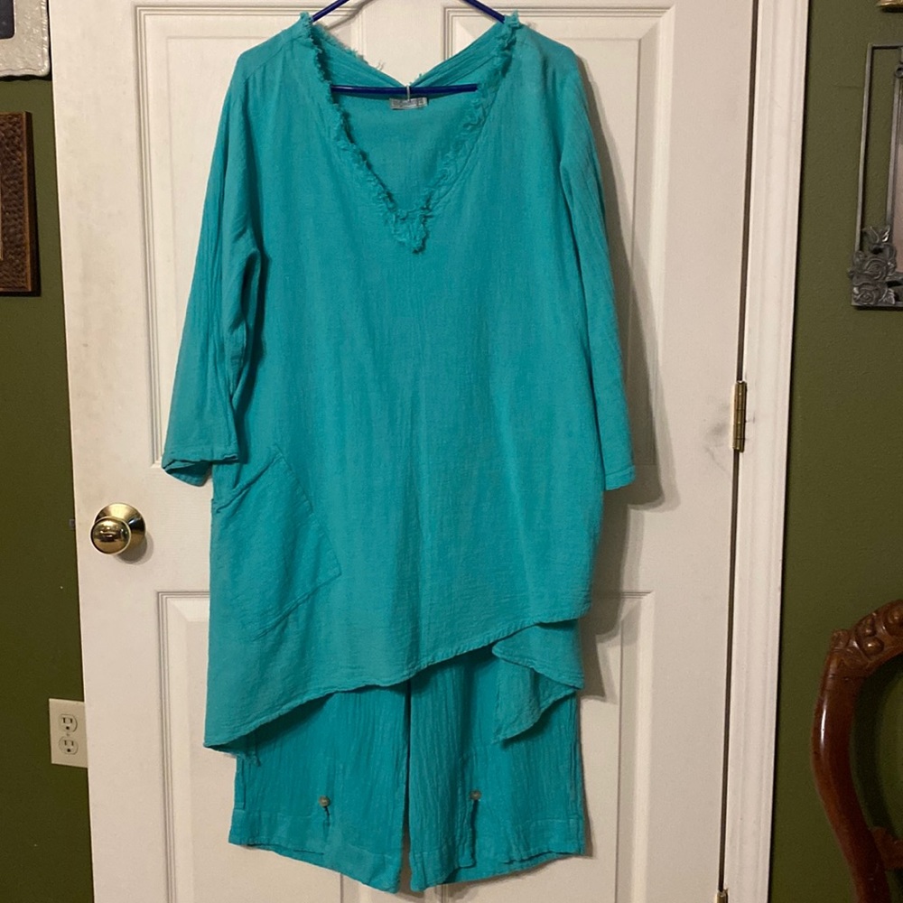 2 piece suit made of gauze material